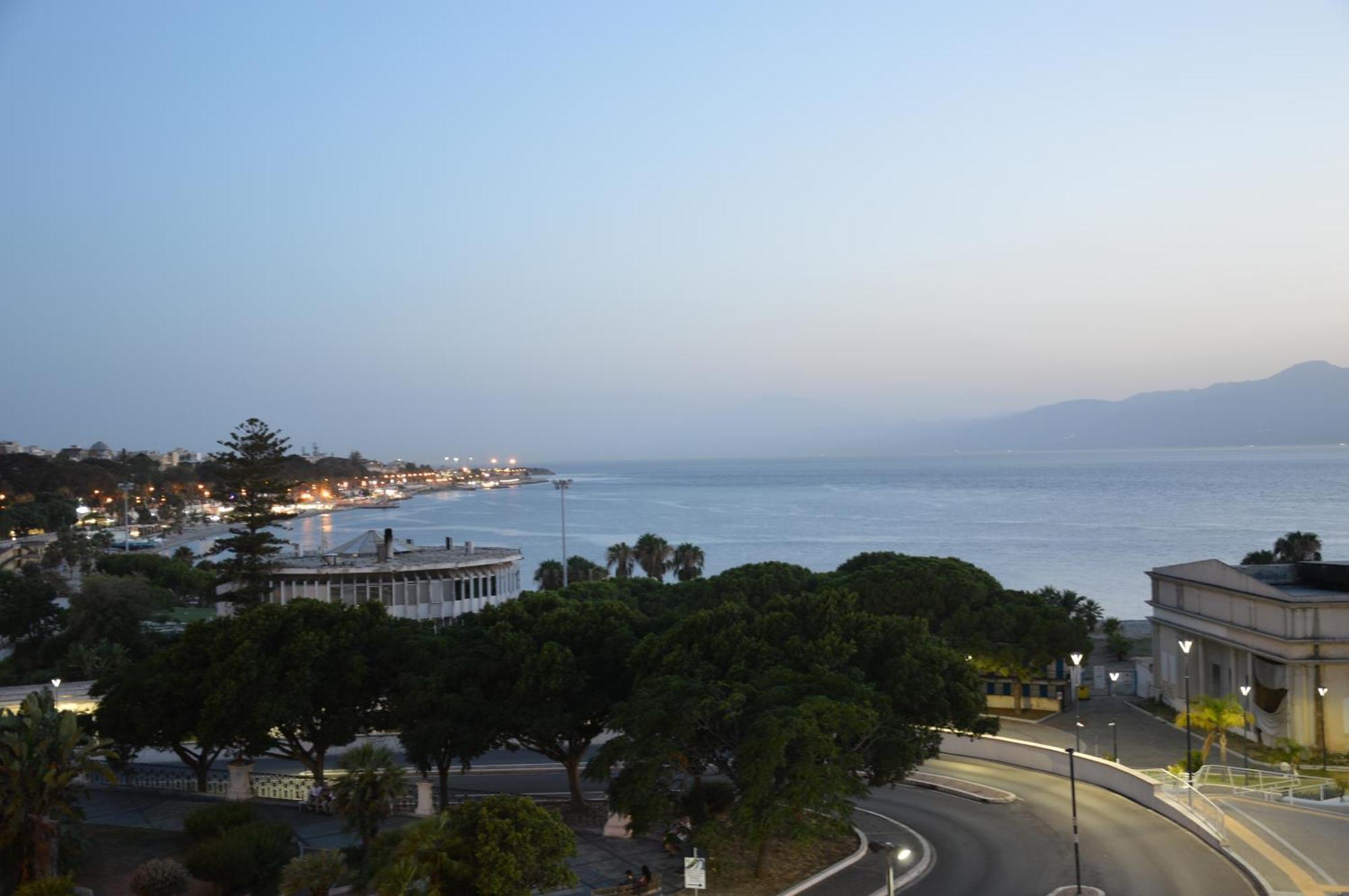 Via Roma Apartment Reggio Calabria Exterior photo