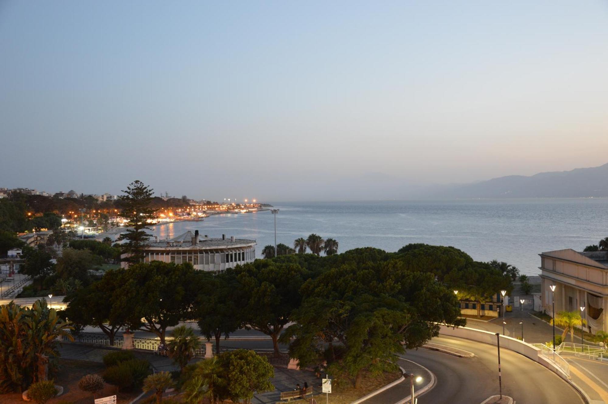 Via Roma Apartment Reggio Calabria Exterior photo